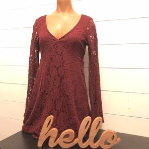 Stretchy lace v neck dress